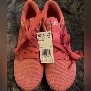 045 Women’s adidas shoes.  NWT but no box.